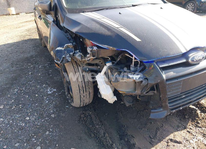 Photo 6 of 2014 Ford Focus SE (VIN 1FADP3F2XEL401932)