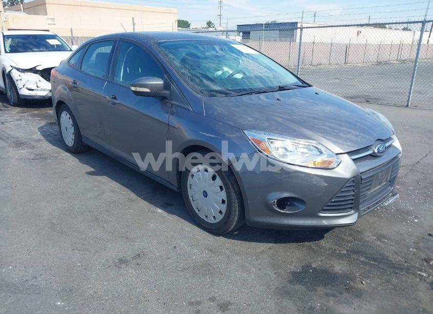 2014 Ford Focus SE (VIN 1FADP3F2XEL414230) main photo