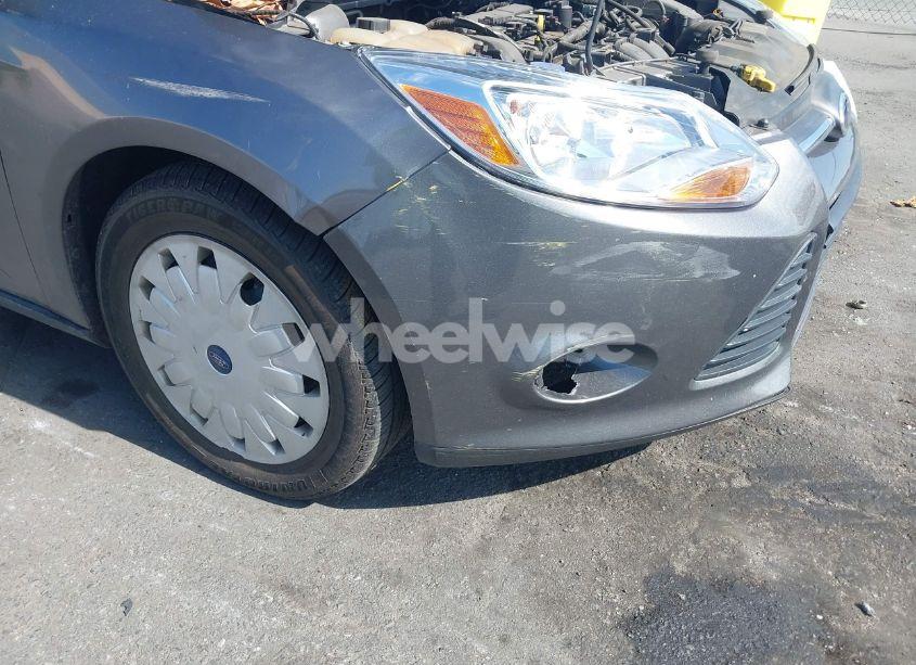 Photo 12 of 2014 Ford Focus SE (VIN 1FADP3F2XEL414230)