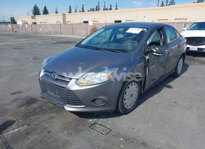 Photo 2 of 2014 Ford Focus SE (VIN 1FADP3F2XEL414230)