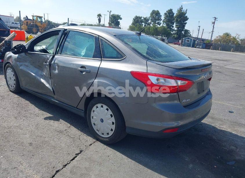 Photo 3 of 2014 Ford Focus SE (VIN 1FADP3F2XEL414230)