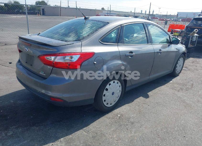 Photo 4 of 2014 Ford Focus SE (VIN 1FADP3F2XEL414230)