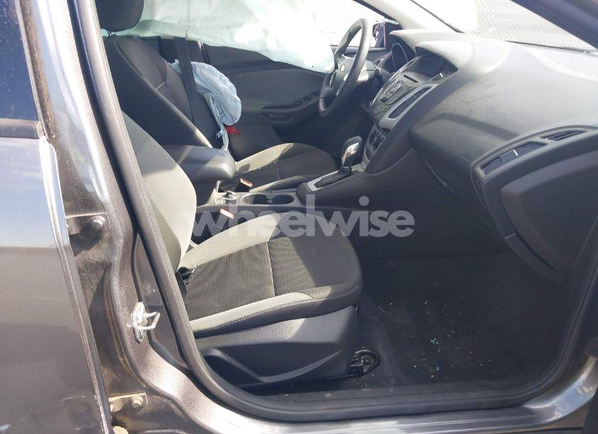 Photo 5 of 2014 Ford Focus SE (VIN 1FADP3F2XEL414230)