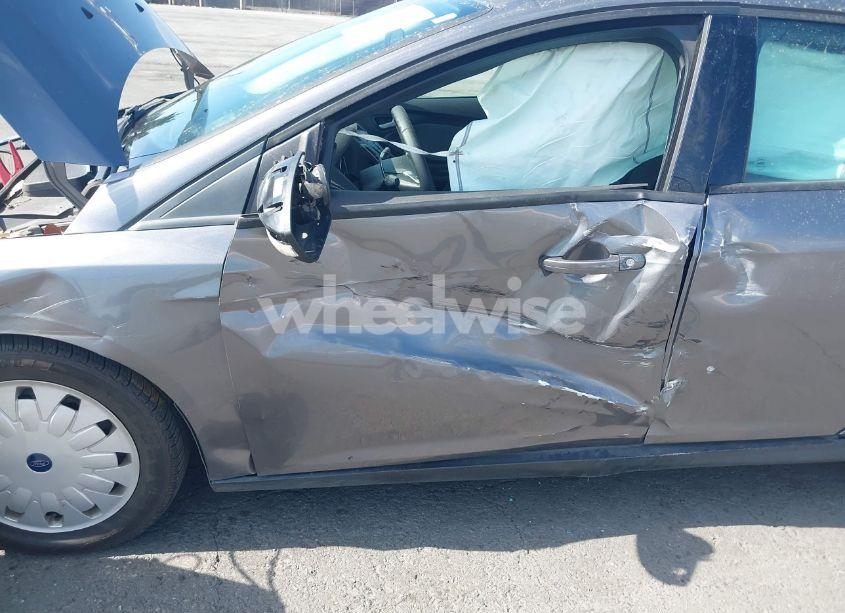 Photo 6 of 2014 Ford Focus SE (VIN 1FADP3F2XEL414230)