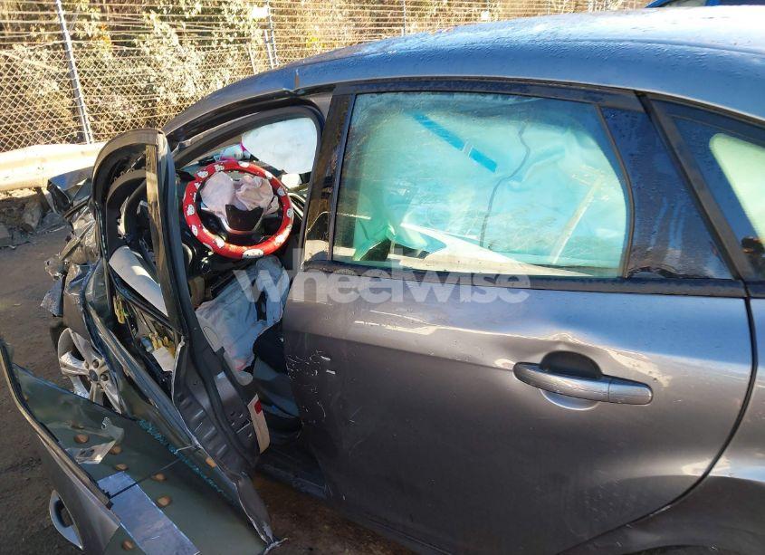 Photo 13 of 2014 Ford Focus SE (VIN 1FADP3F2XEL416429)