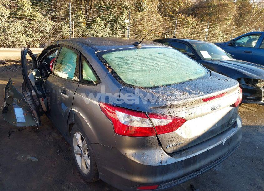 Photo 3 of 2014 Ford Focus SE (VIN 1FADP3F2XEL416429)