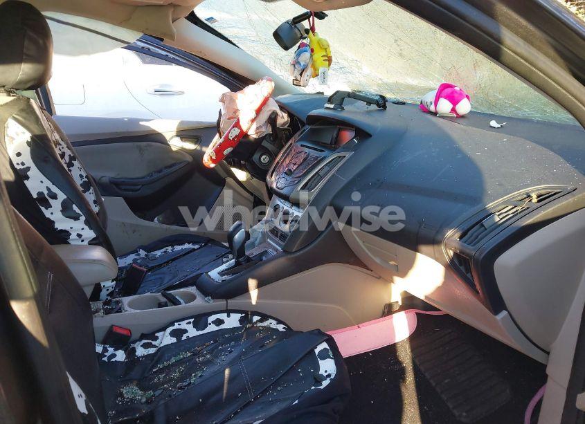 Photo 5 of 2014 Ford Focus SE (VIN 1FADP3F2XEL416429)