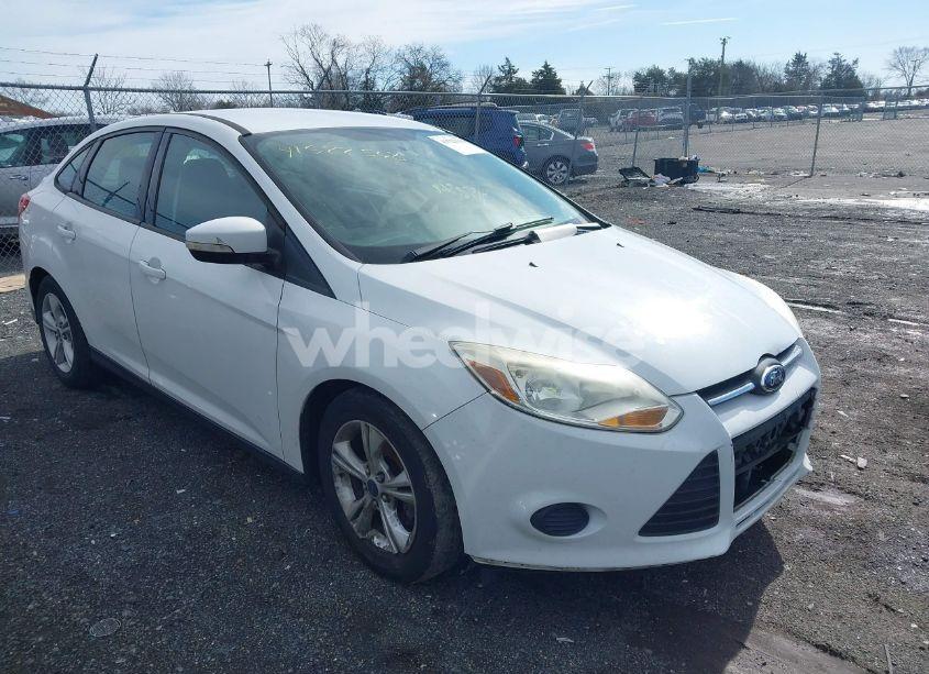 2014 Ford Focus SE (VIN 1FADP3F2XEL426331) main photo