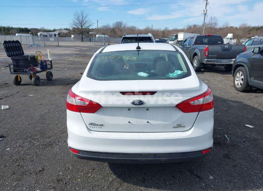 Photo 16 of 2014 Ford Focus SE (VIN 1FADP3F2XEL426331)