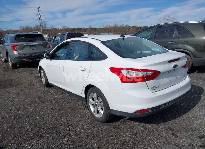 Photo 3 of 2014 Ford Focus SE (VIN 1FADP3F2XEL426331)