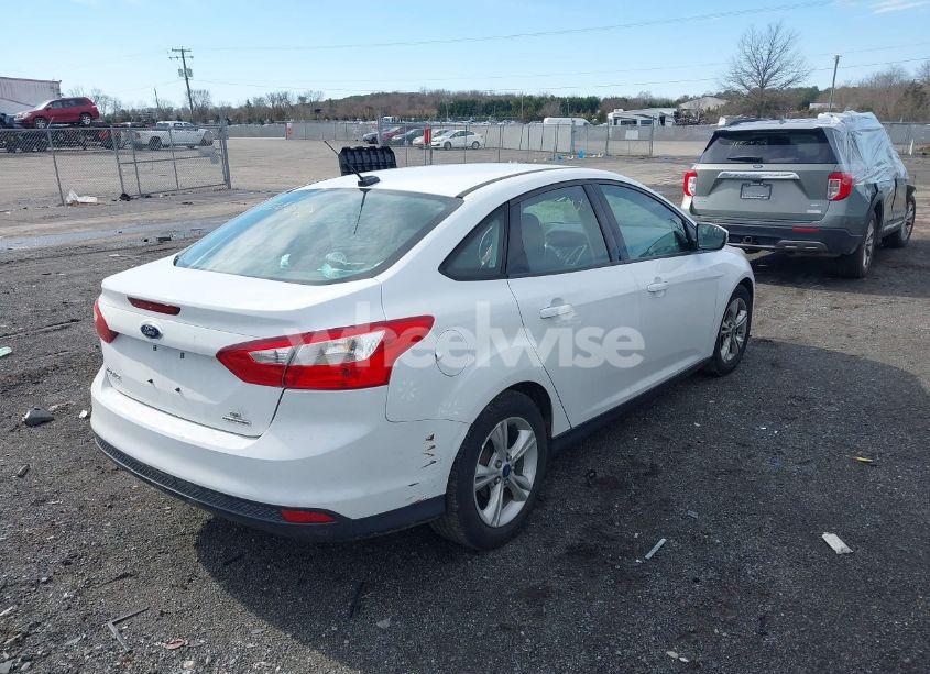 Photo 4 of 2014 Ford Focus SE (VIN 1FADP3F2XEL426331)