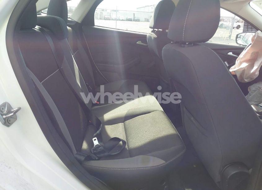 Photo 8 of 2014 Ford Focus SE (VIN 1FADP3F2XEL426331)