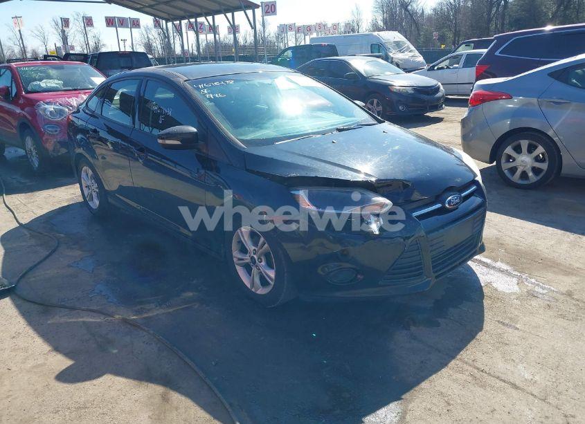 2014 Ford Focus SE (VIN 1FADP3F2XEL437104) main photo