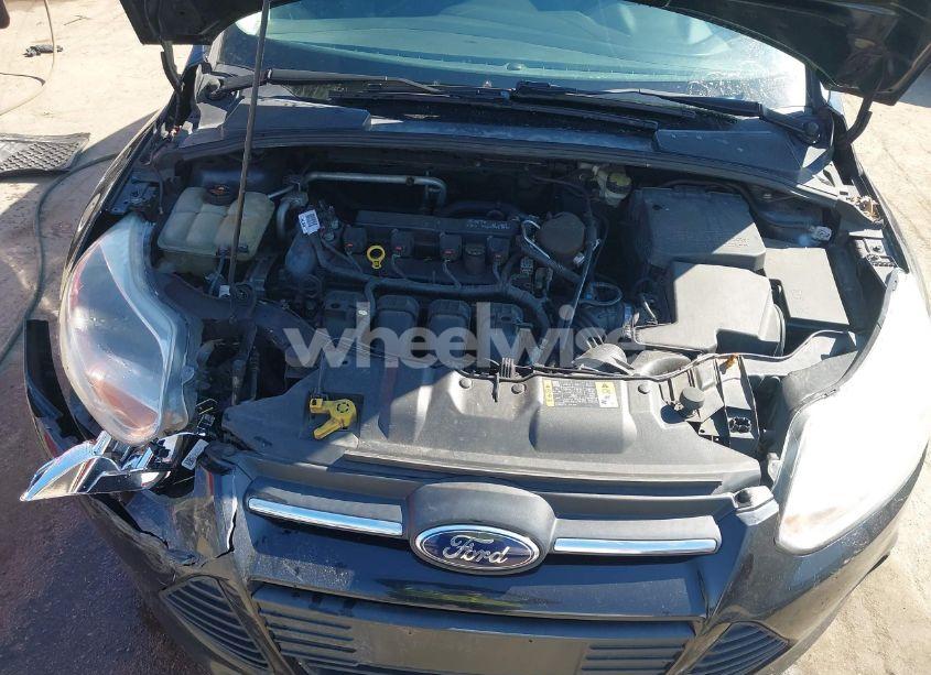 Photo 10 of 2014 Ford Focus SE (VIN 1FADP3F2XEL437104)