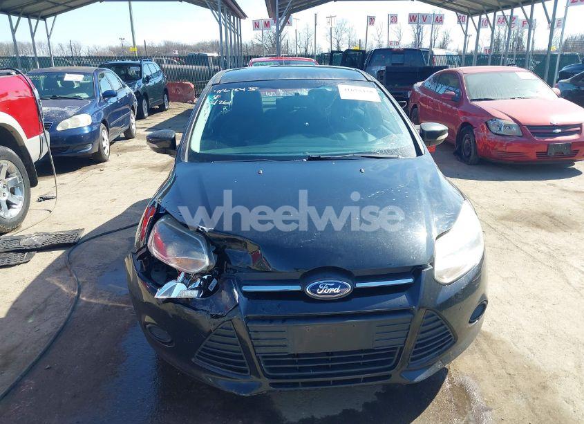 Photo 12 of 2014 Ford Focus SE (VIN 1FADP3F2XEL437104)