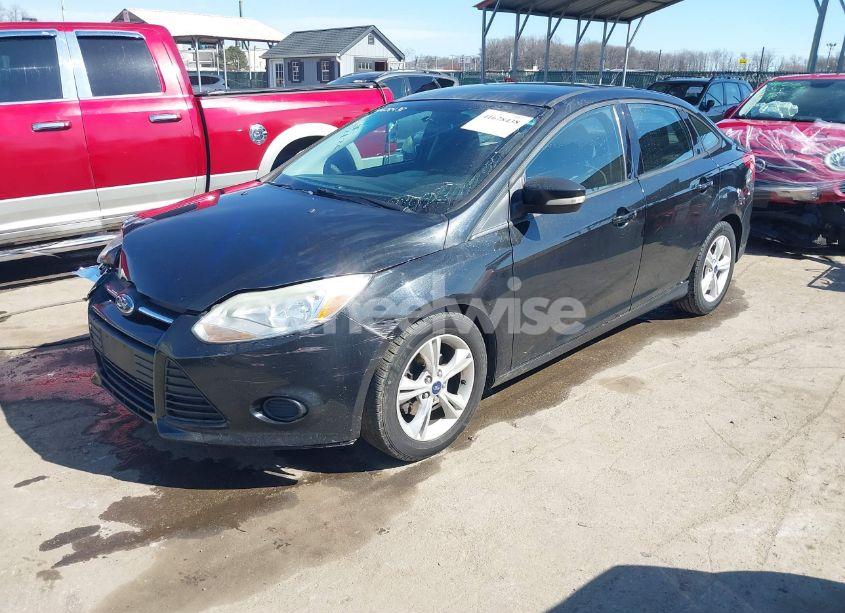 Photo 2 of 2014 Ford Focus SE (VIN 1FADP3F2XEL437104)