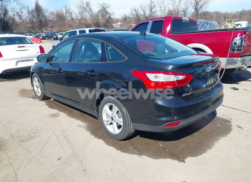 Photo 3 of 2014 Ford Focus SE (VIN 1FADP3F2XEL437104)