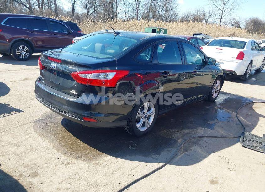 Photo 4 of 2014 Ford Focus SE (VIN 1FADP3F2XEL437104)