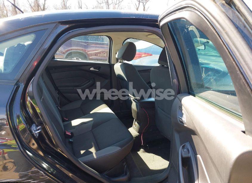 Photo 8 of 2014 Ford Focus SE (VIN 1FADP3F2XEL437104)