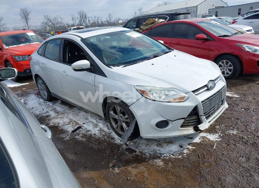 2014 Ford Focus SE (VIN 1FADP3F2XEL438690) main photo
