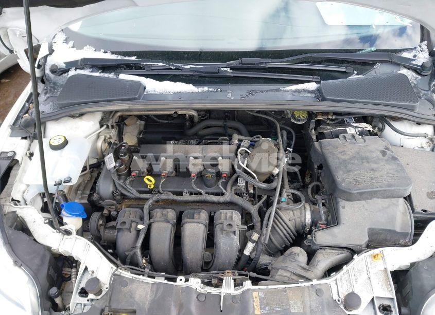 Photo 10 of 2014 Ford Focus SE (VIN 1FADP3F2XEL438690)