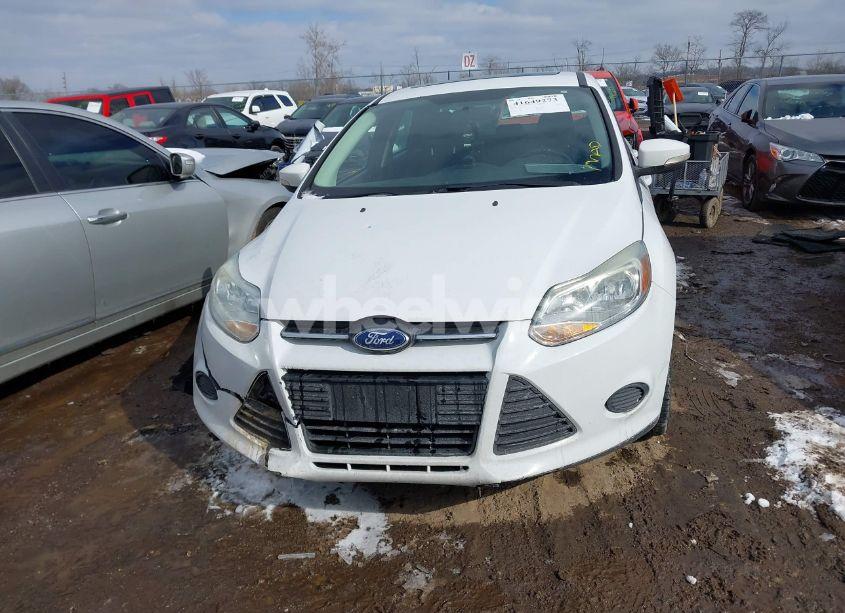 Photo 12 of 2014 Ford Focus SE (VIN 1FADP3F2XEL438690)