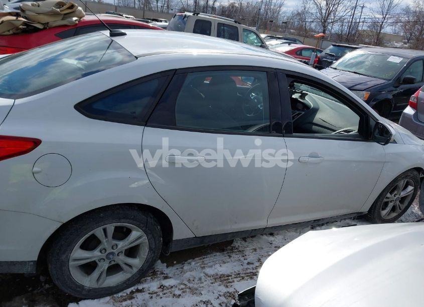 Photo 13 of 2014 Ford Focus SE (VIN 1FADP3F2XEL438690)