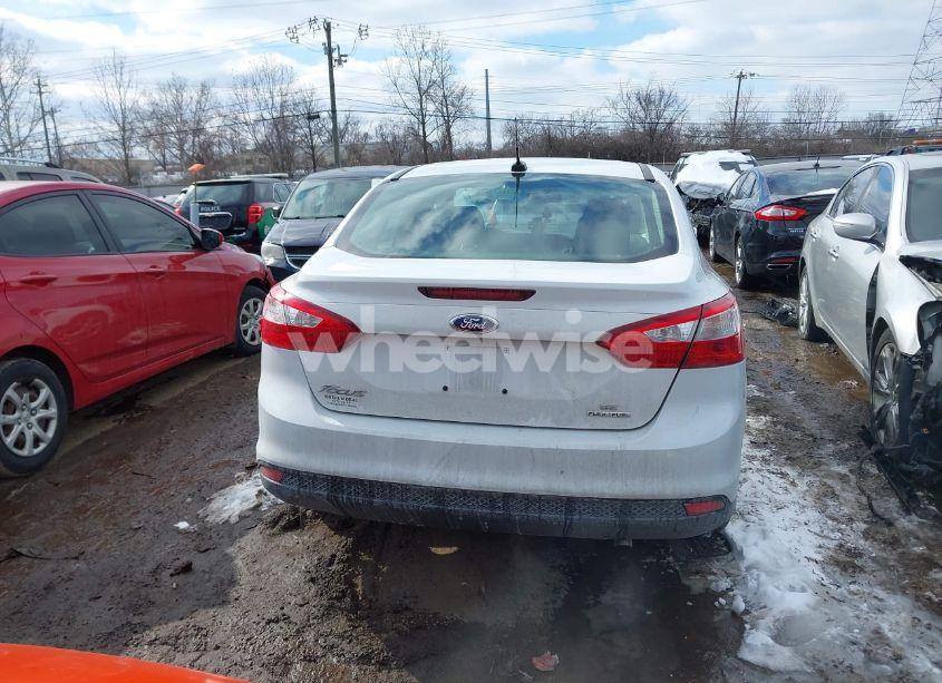 Photo 16 of 2014 Ford Focus SE (VIN 1FADP3F2XEL438690)