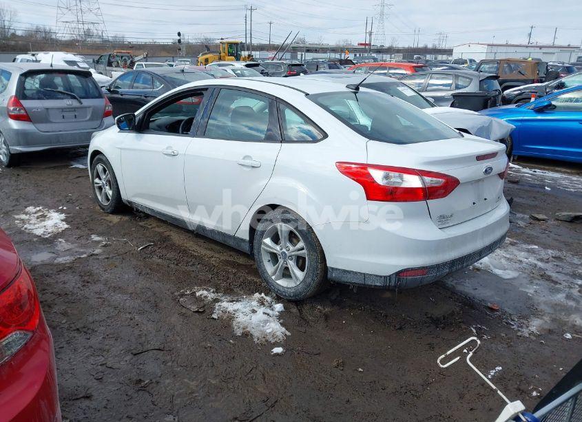 Photo 3 of 2014 Ford Focus SE (VIN 1FADP3F2XEL438690)