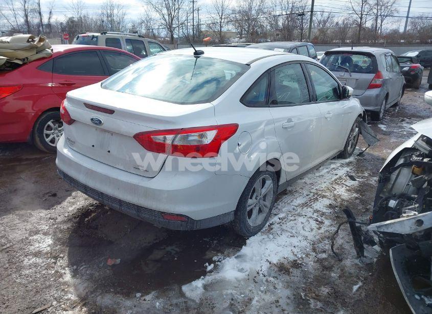 Photo 4 of 2014 Ford Focus SE (VIN 1FADP3F2XEL438690)