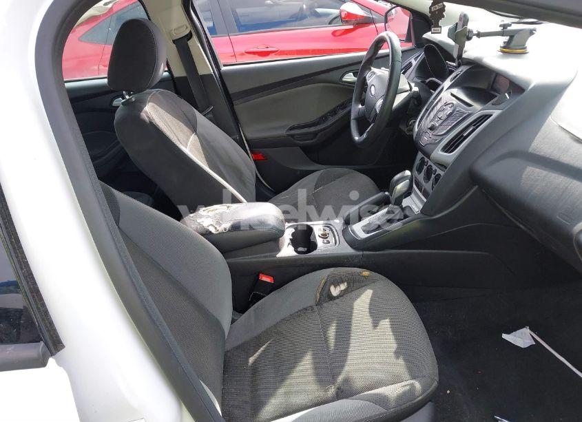 Photo 5 of 2014 Ford Focus SE (VIN 1FADP3F2XEL438690)