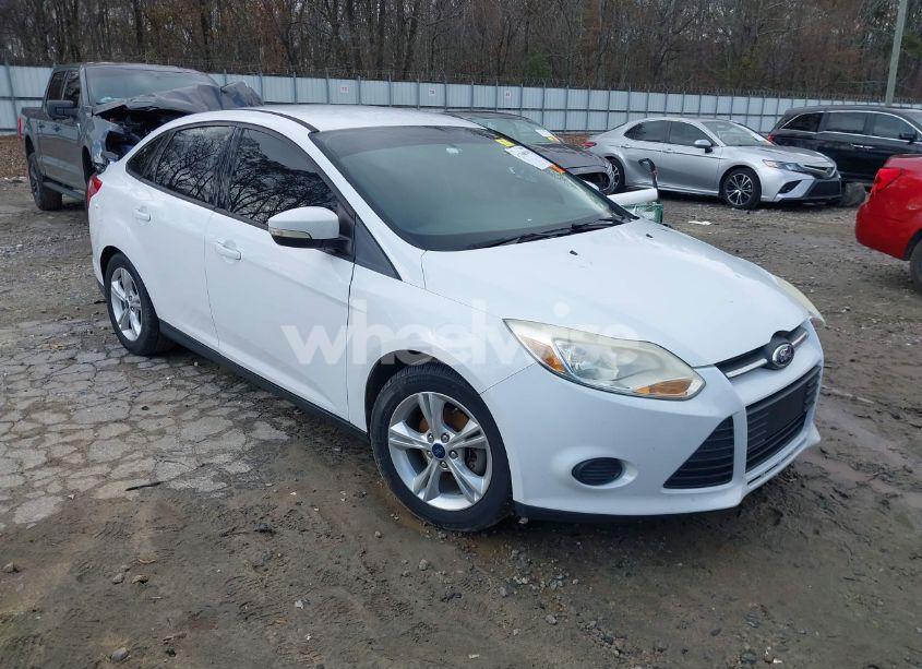 2014 Ford Focus SE (VIN 1FADP3F2XEL448152) main photo