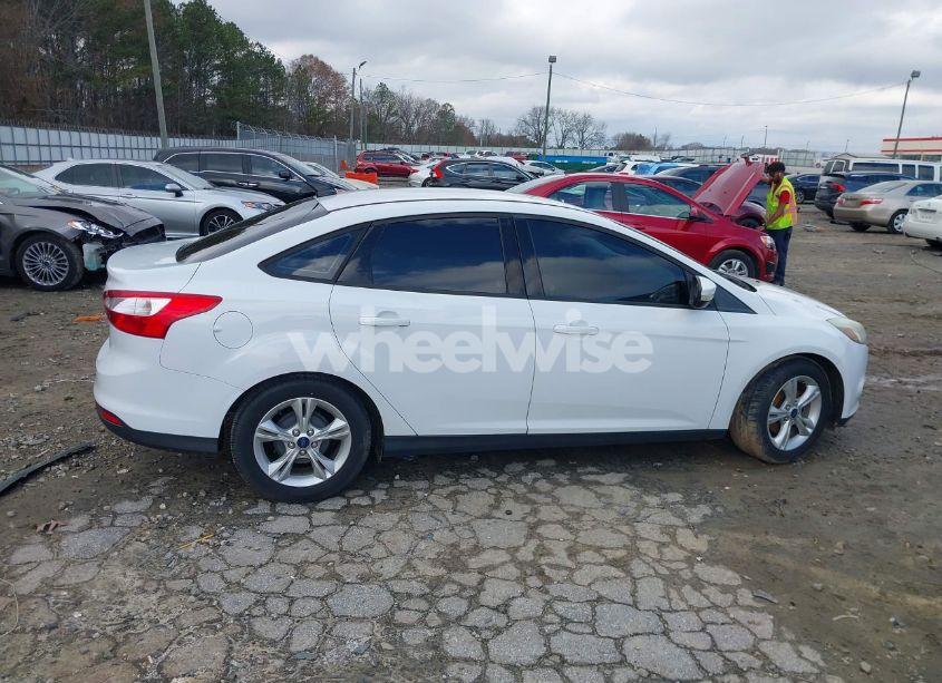 Photo 13 of 2014 Ford Focus SE (VIN 1FADP3F2XEL448152)