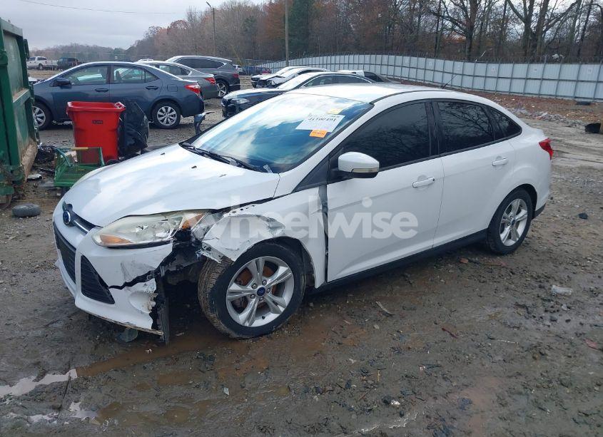 Photo 2 of 2014 Ford Focus SE (VIN 1FADP3F2XEL448152)