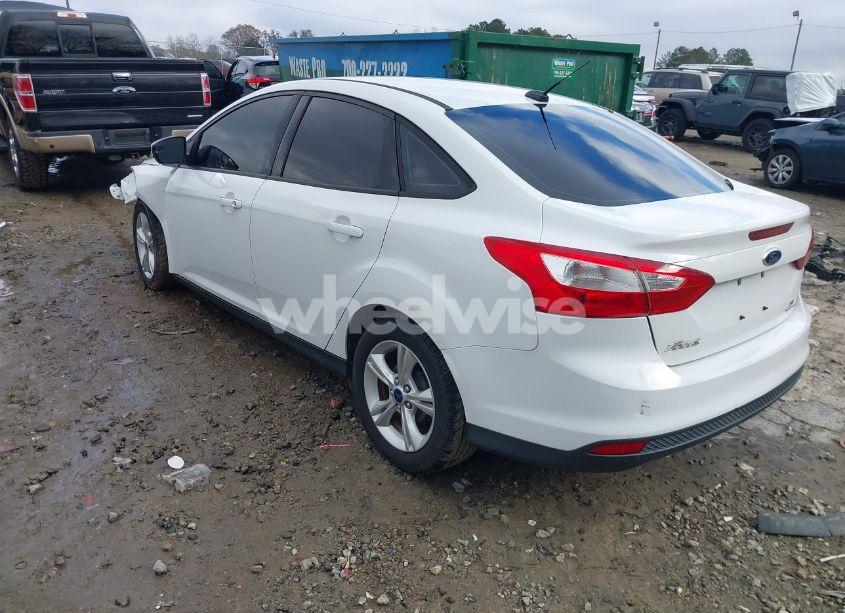 Photo 3 of 2014 Ford Focus SE (VIN 1FADP3F2XEL448152)