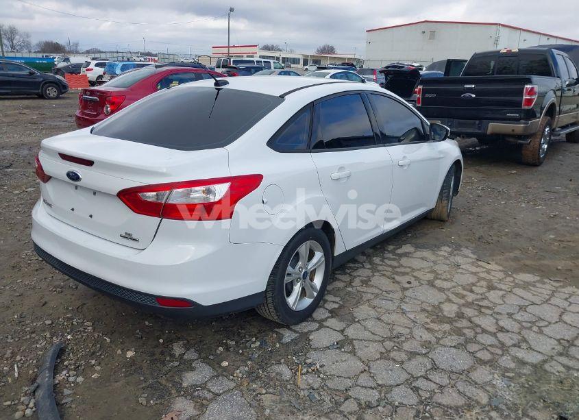 Photo 4 of 2014 Ford Focus SE (VIN 1FADP3F2XEL448152)