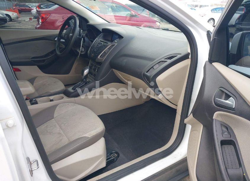 Photo 5 of 2014 Ford Focus SE (VIN 1FADP3F2XEL448152)