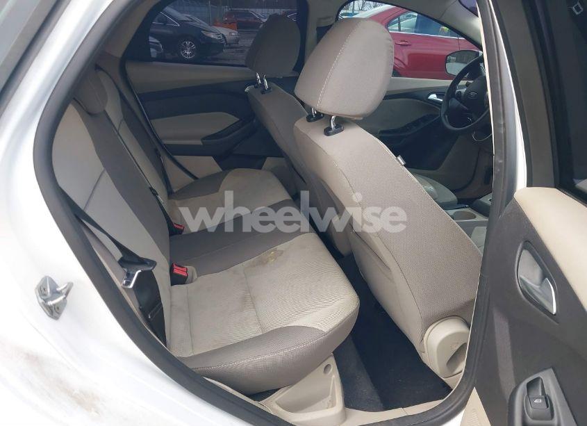 Photo 8 of 2014 Ford Focus SE (VIN 1FADP3F2XEL448152)