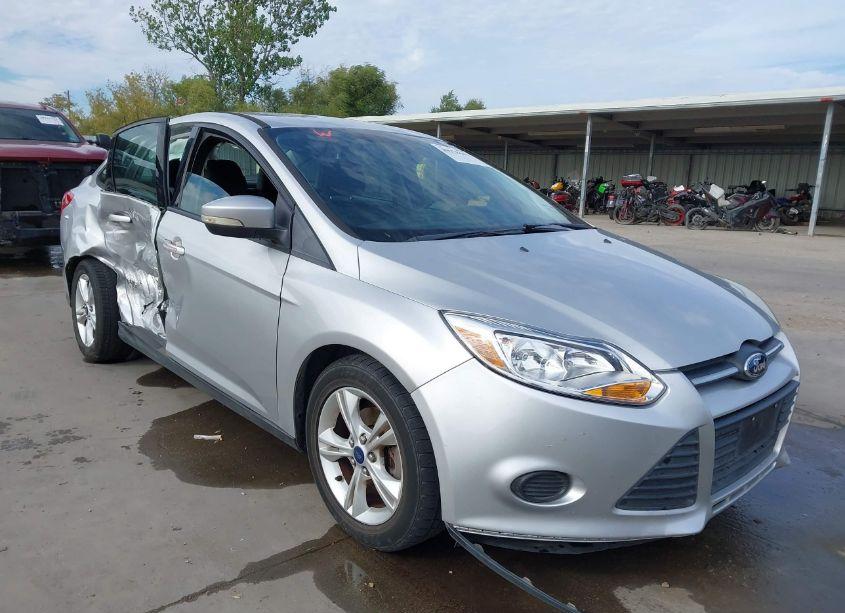 2014 Ford Focus SE (VIN 1FADP3F2XEL448524) main photo