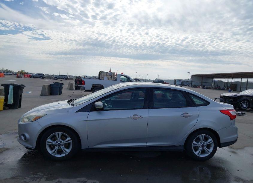 Photo 15 of 2014 Ford Focus SE (VIN 1FADP3F2XEL448524)