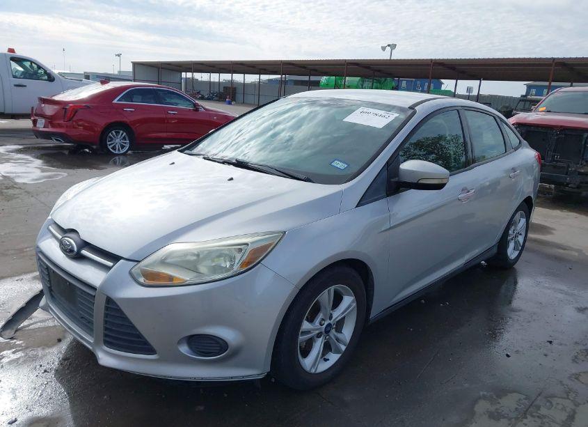 Photo 2 of 2014 Ford Focus SE (VIN 1FADP3F2XEL448524)