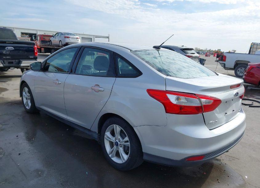 Photo 3 of 2014 Ford Focus SE (VIN 1FADP3F2XEL448524)