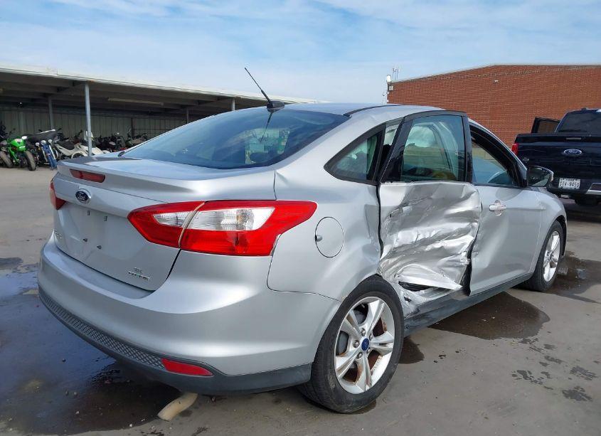 Photo 4 of 2014 Ford Focus SE (VIN 1FADP3F2XEL448524)