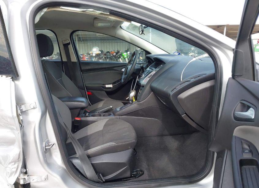 Photo 5 of 2014 Ford Focus SE (VIN 1FADP3F2XEL448524)