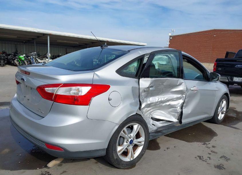 Photo 6 of 2014 Ford Focus SE (VIN 1FADP3F2XEL448524)