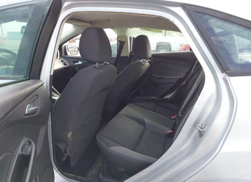 Photo 8 of 2014 Ford Focus SE (VIN 1FADP3F2XEL448524)