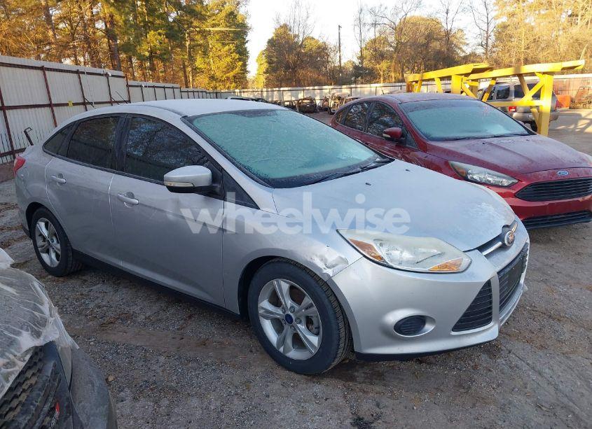 2014 Ford Focus SE (VIN 1FADP3F2XEL451116) main photo