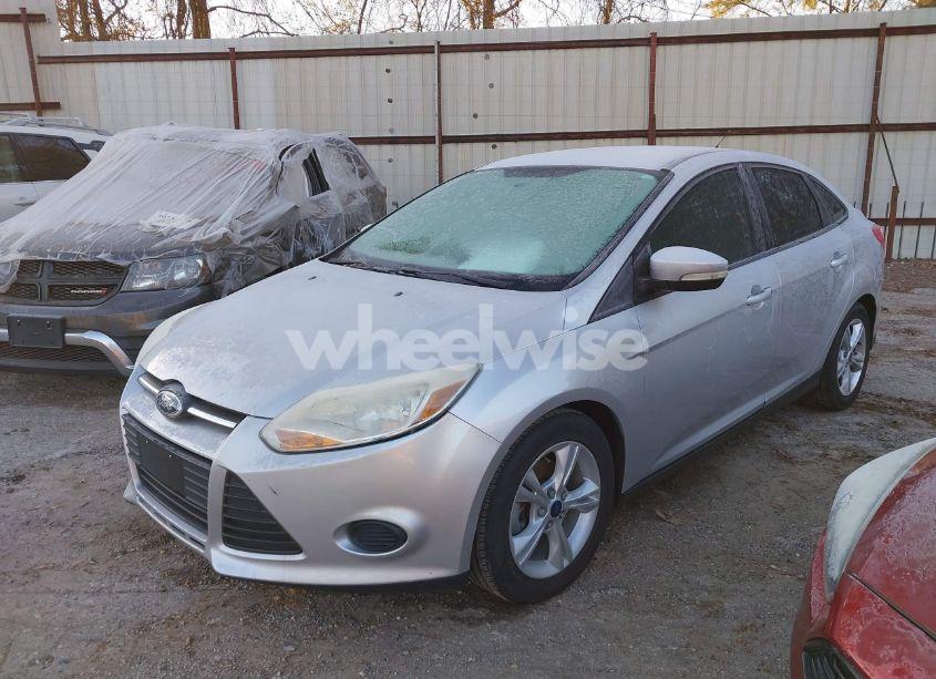 Photo 2 of 2014 Ford Focus SE (VIN 1FADP3F2XEL451116)