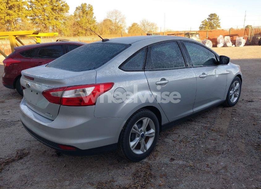 Photo 4 of 2014 Ford Focus SE (VIN 1FADP3F2XEL451116)