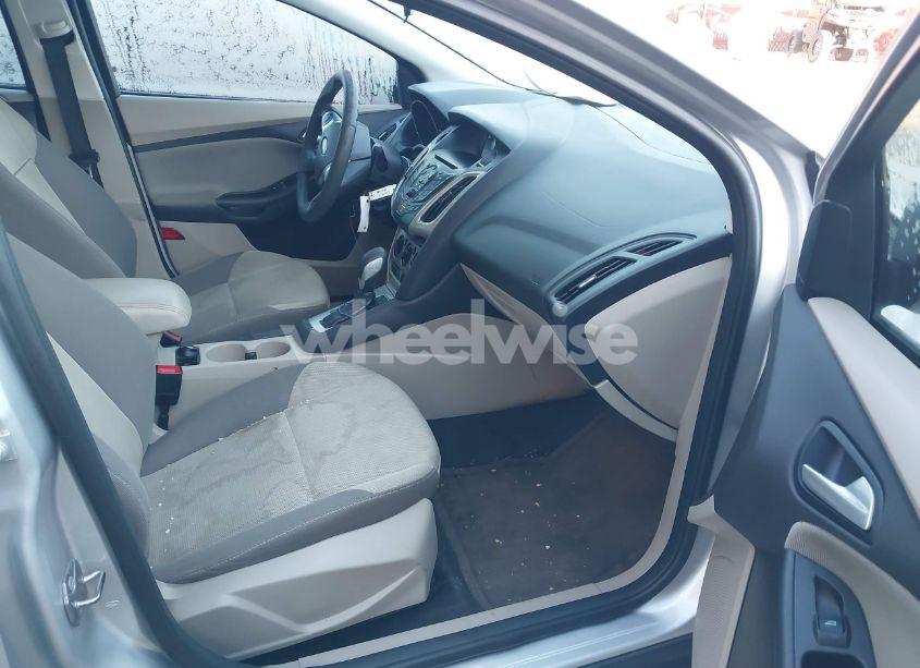 Photo 5 of 2014 Ford Focus SE (VIN 1FADP3F2XEL451116)